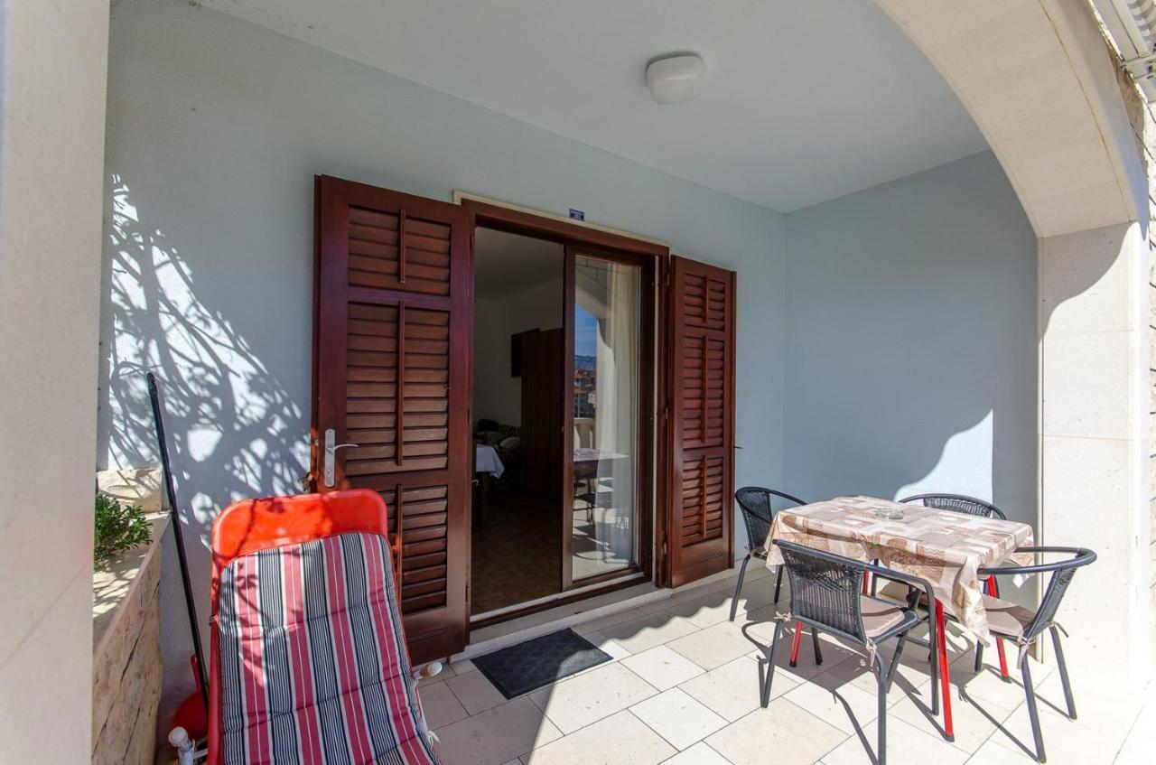 Apartments Goran Postira Exterior photo